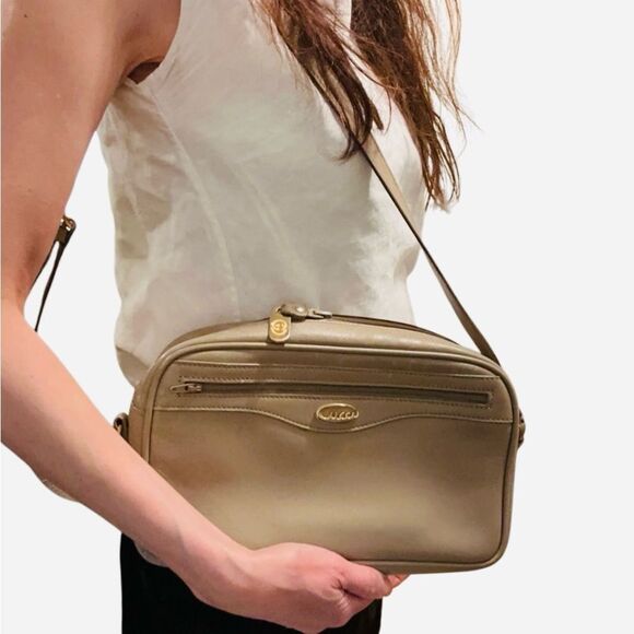 Gucci Tan Crossbody Bag with Adjustable Strap - Picture 2 of 16